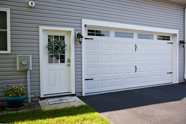 24/7 Emergency Garage Door Panel Replacement experts in Elkhorn, WI